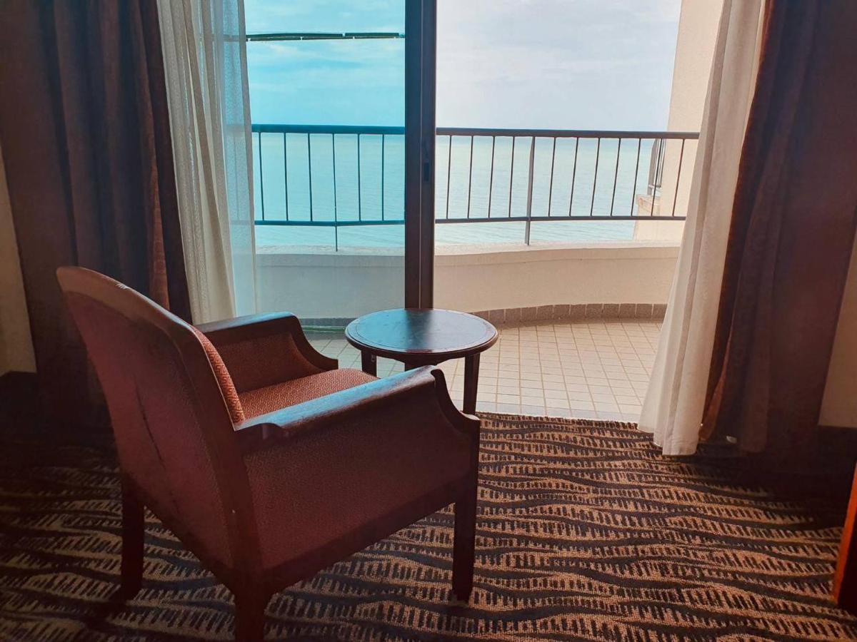 Romantic Couple Suite + Beach-Front Balcony Tandzsung Bungah Kültér fotó